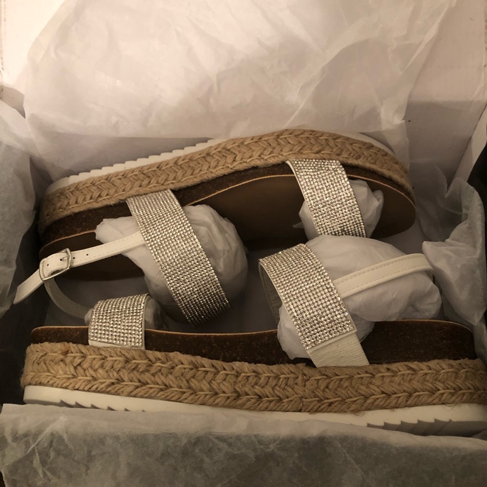 Sparkling platform sandals